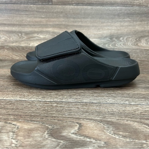 Oofos Ooahh Matte Black M7 W9 Sport Flex Slide Recovery Adjustable Hook & Loop - Picture 2 of 11